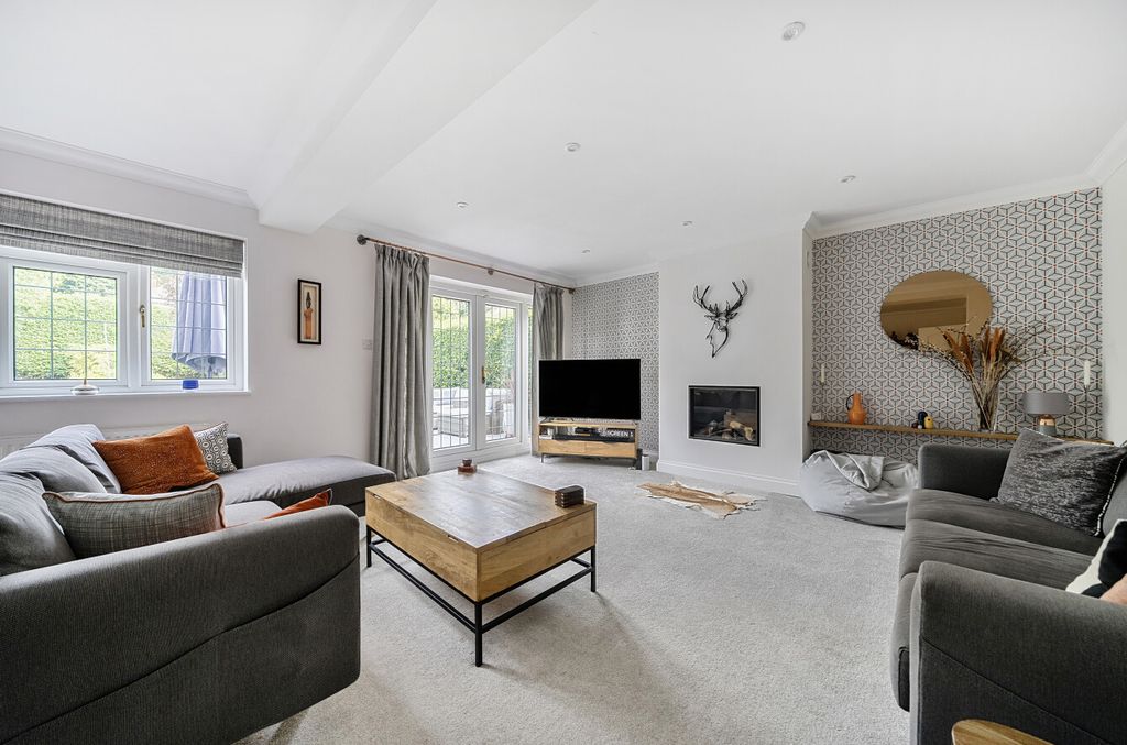 Property photo 3 of 21 1310654-8-684Fe91...
