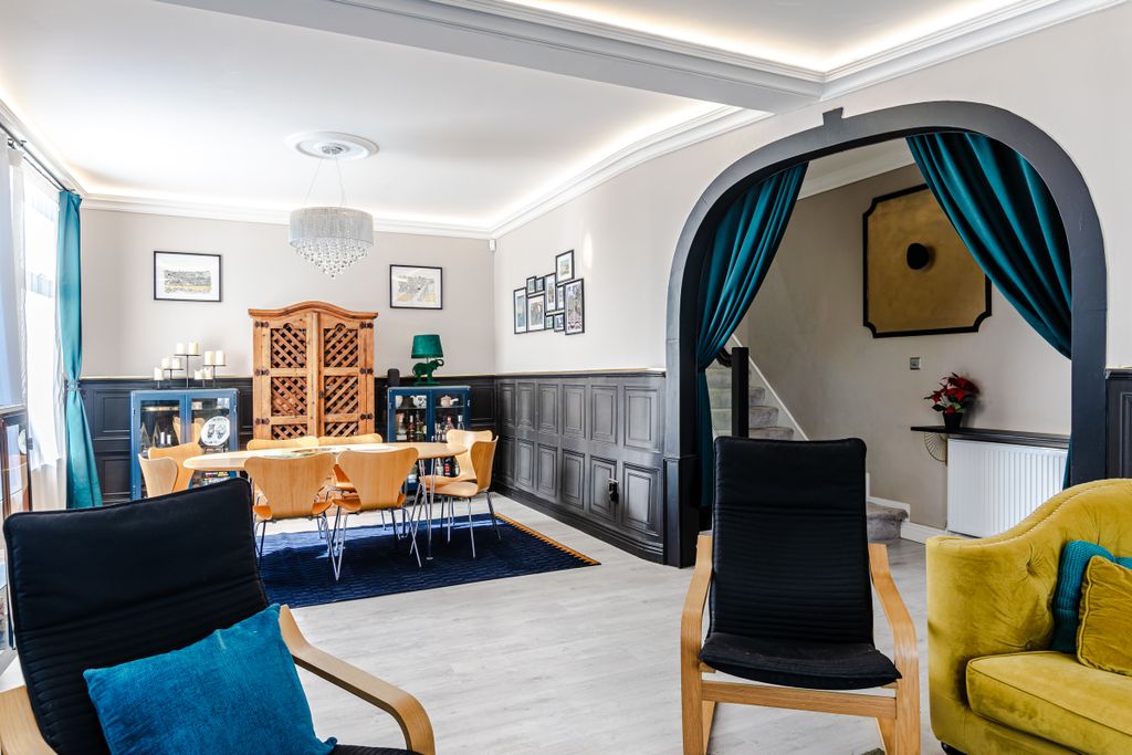 Property photo 2 of 31 Lounge5