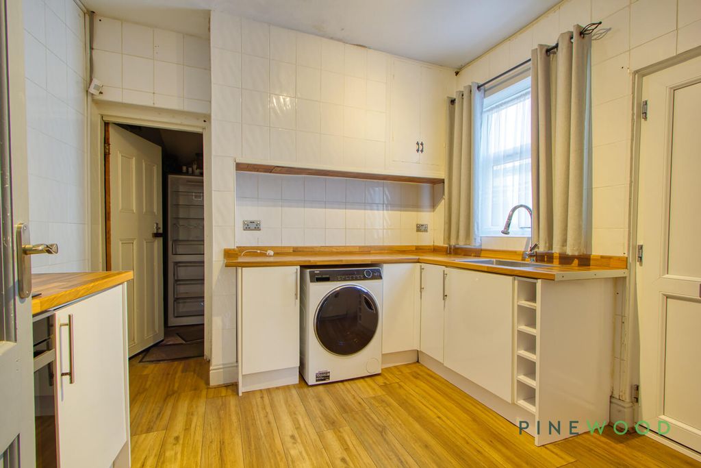 Property photo 3 of 22 Kitchen