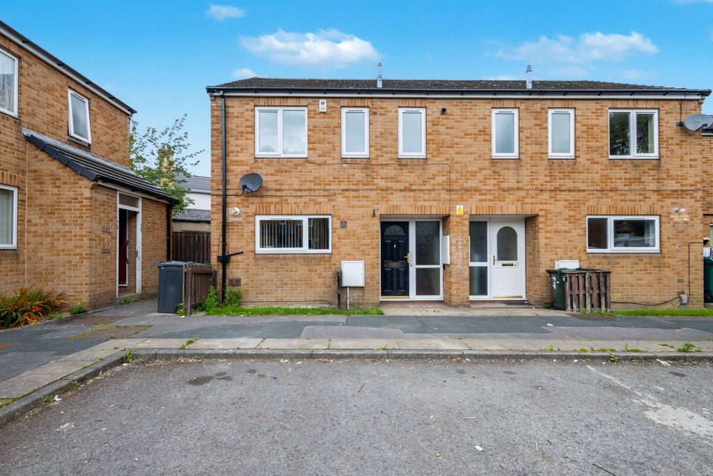 Property photo 1 of 16 45 Shelley Grove, Bradford, West Yorkshire, Bd8 0Jz
