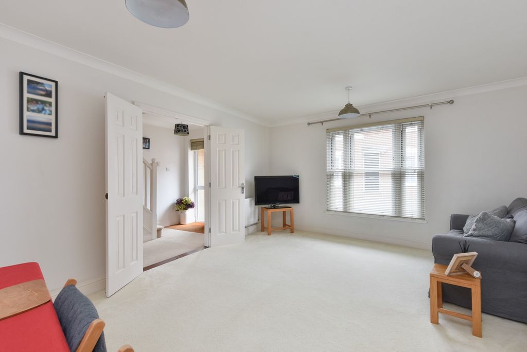 Property photo 2 of 17 4560365