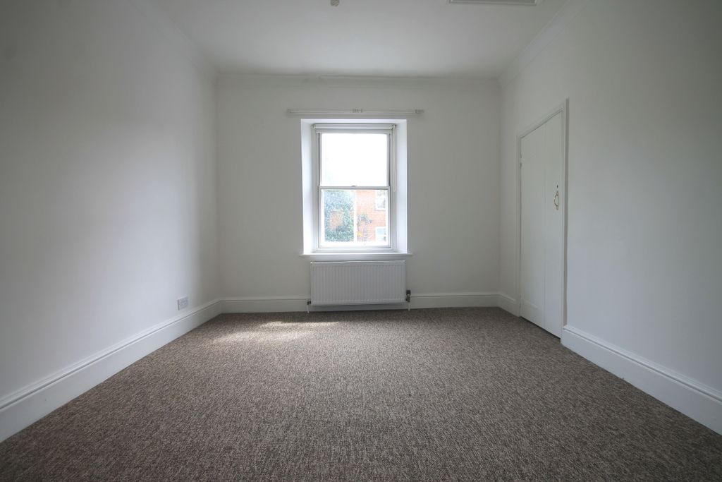 Property photo 2 of 5 Bedroom