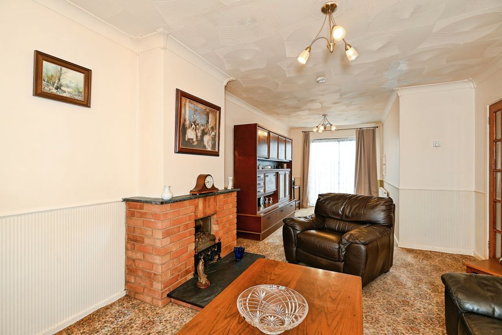 Property photo 2 of 20 Living Room