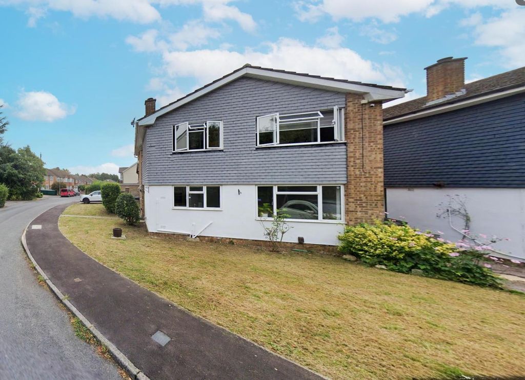 Property photo 1 of 18 Nessex Rd Copy.Jpg