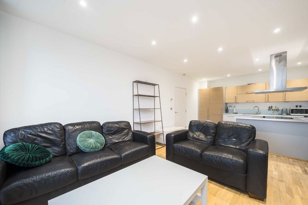 Property photo 2 of 8