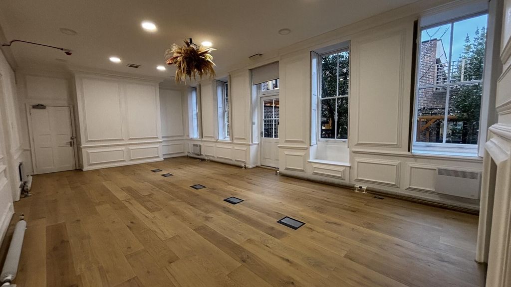 Property photo 1 of 8 Living Room