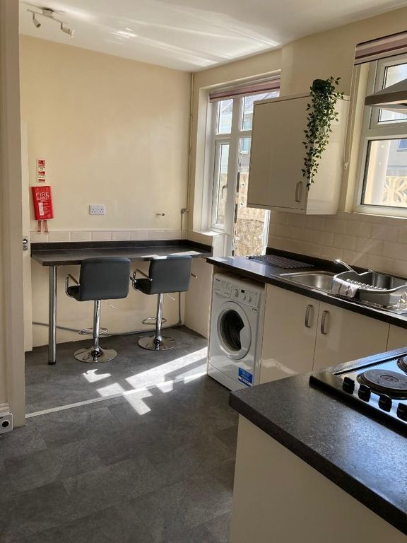 Property photo 2 of 5 Grafton Kitchen 2222.Jpg