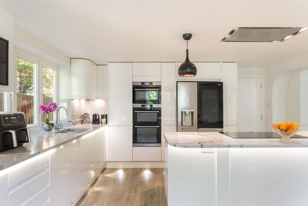 Property photo 3 of 35 Silver Birches-13.Jpg