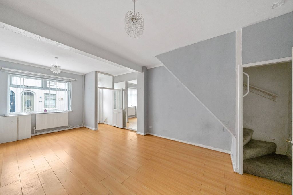 Property photo 2 of 9