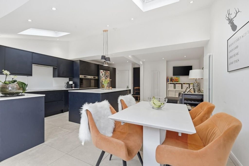 Property photo 3 of 25