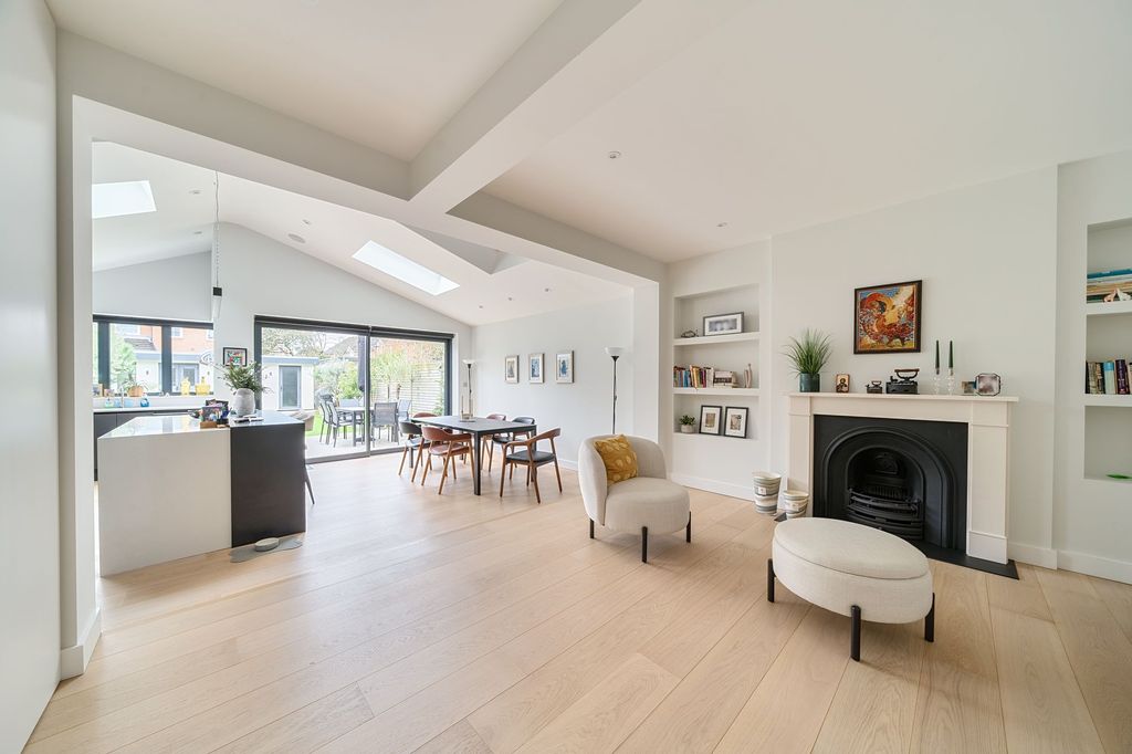 Property photo 2 of 22