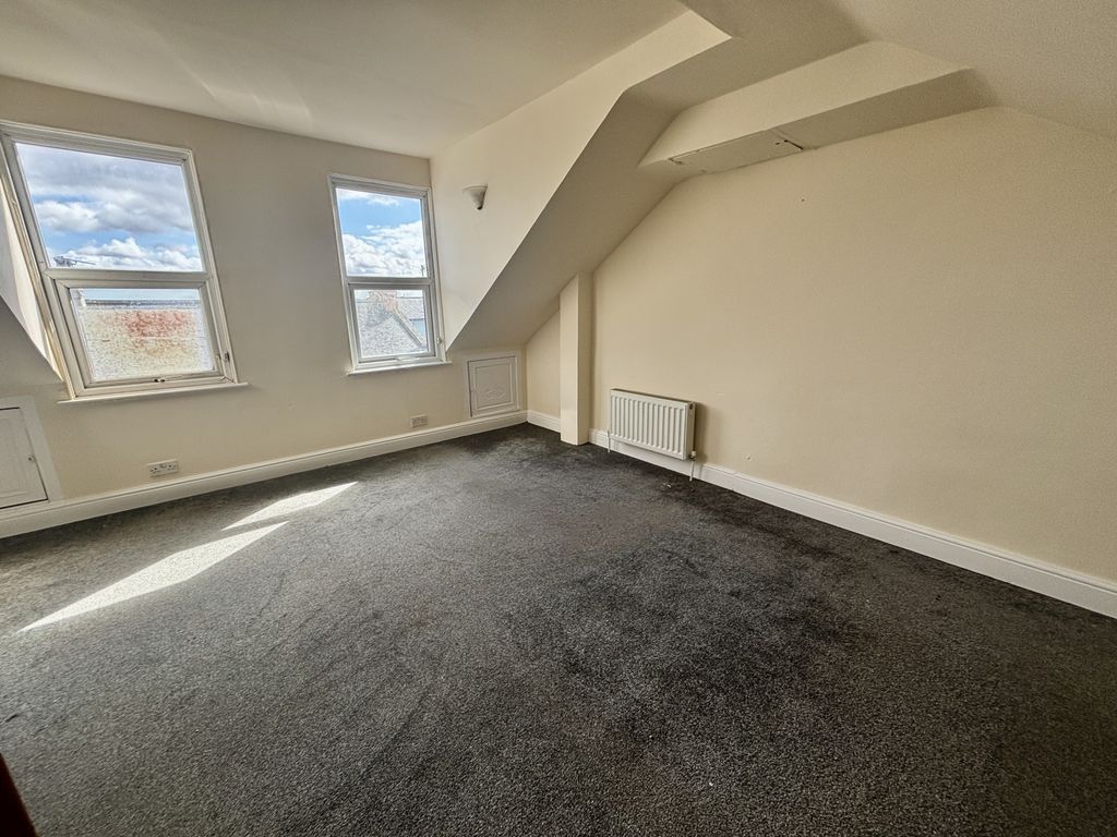 Property photo 3 of 8 Img 1553