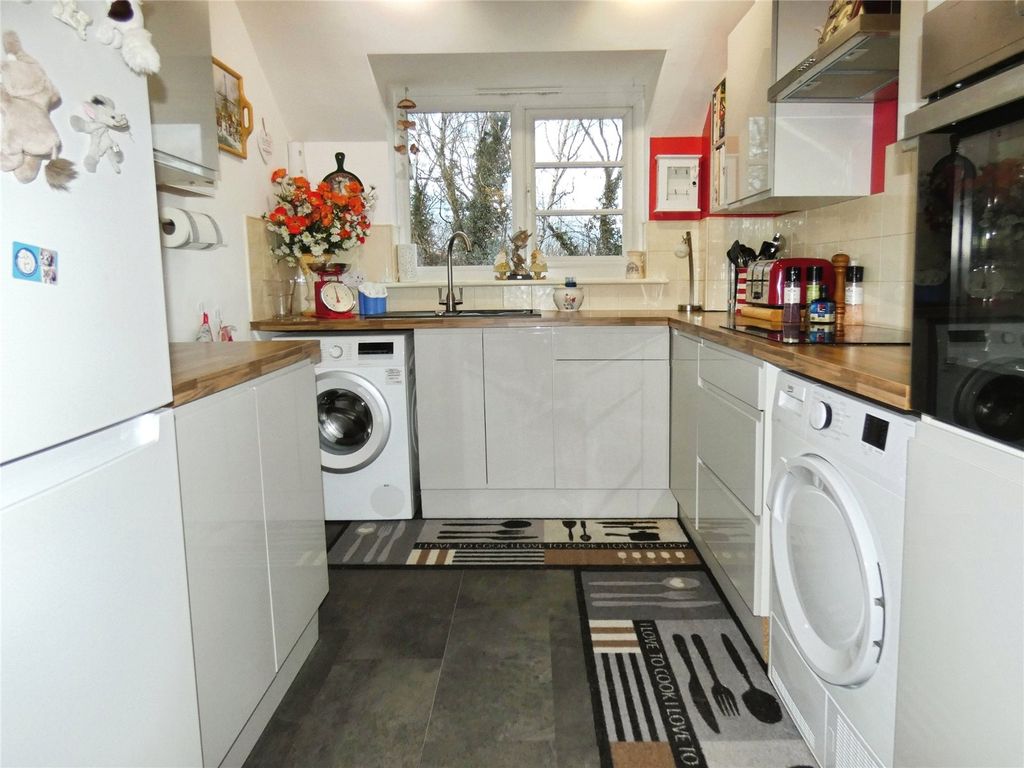 Property photo 2 of 8 Kitchen