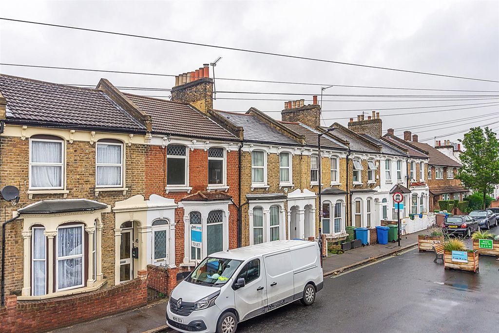 Property photo 2 of 30