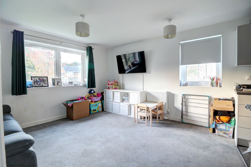 Property photo 2 of 11 Lounge