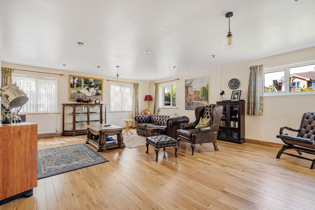 Property photo 2 of 37 2880807