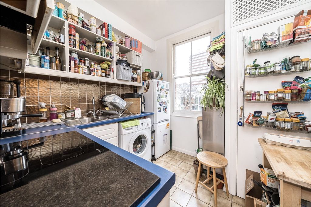 Property photo 3 of 7 Kitchen