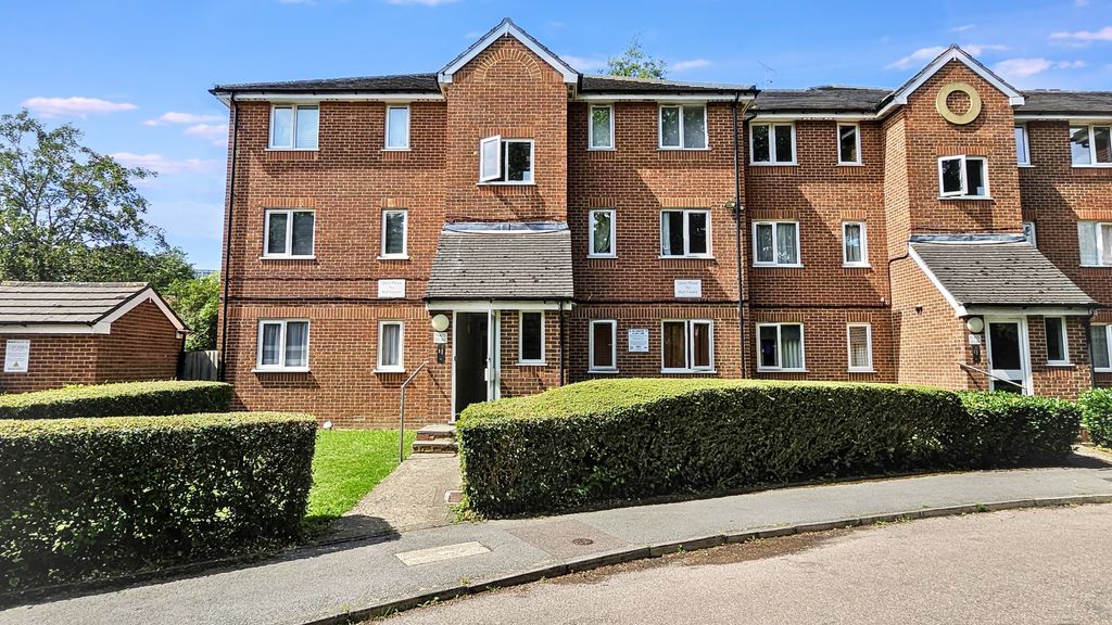 Property photo 1 of 12 40 Scottwell Drive, Hendon, London, Nw9 6Qb