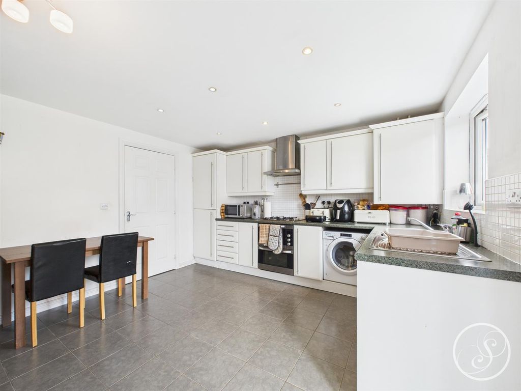 Property photo 2 of 19 Kitchen