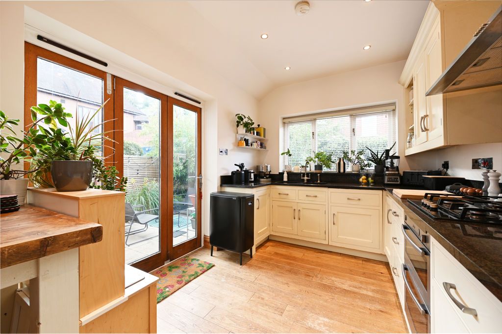 Property photo 2 of 34 Dining Kitchen