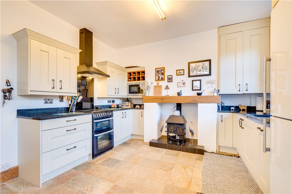 Property photo 2 of 16 Dining Kitchen