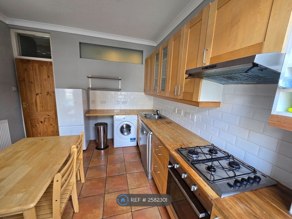 Property photo 3 of 5 Kitchen