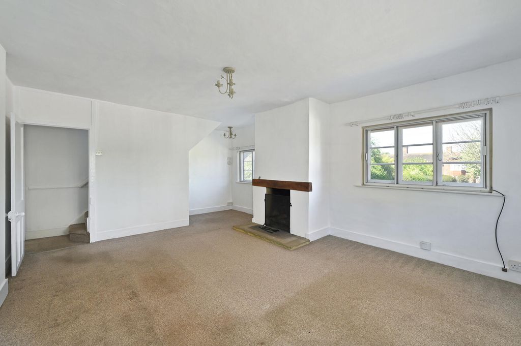 Property photo 3 of 19 Living Room