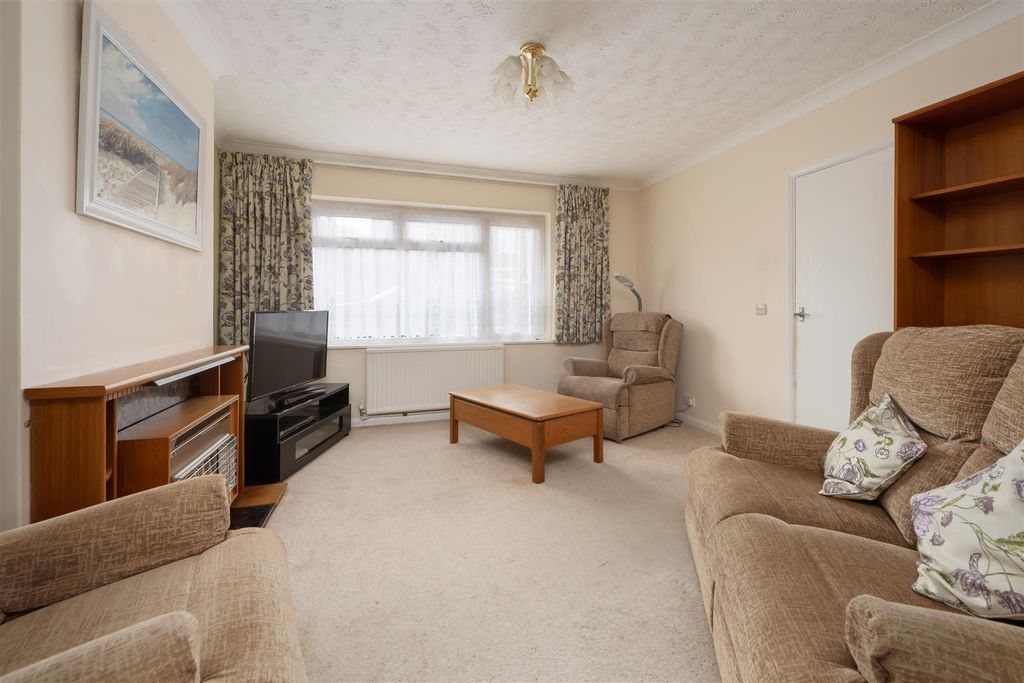Property photo 3 of 20 Nursery Close, Tankerton, Whitstable