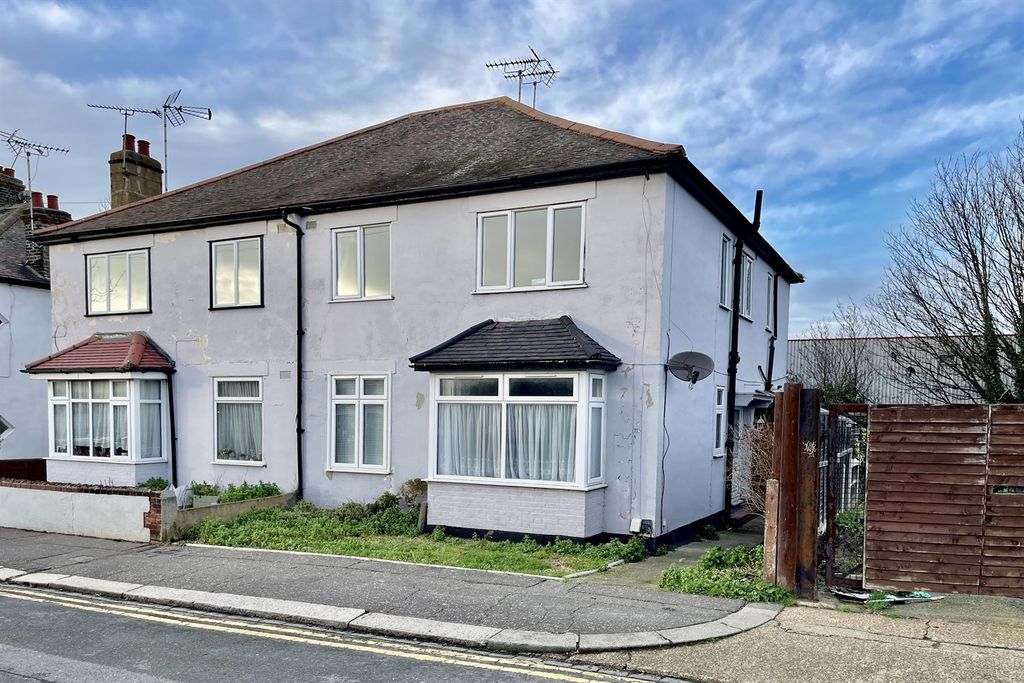 Property photo 1 of 7 (Main)