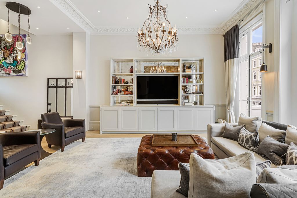 Property photo 3 of 28 Reception