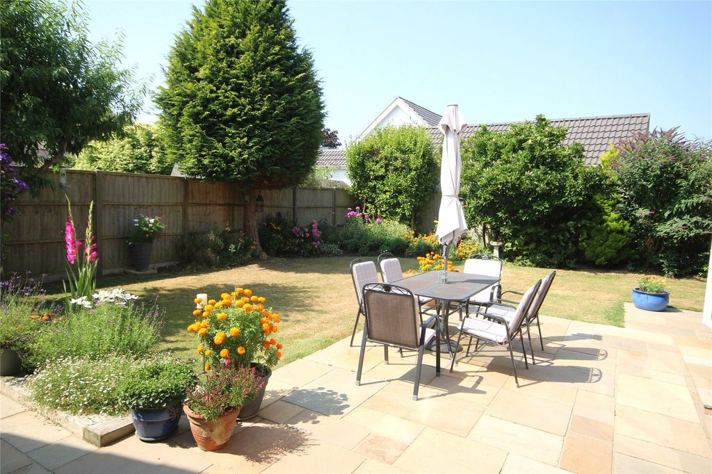 Property photo 2 of 18 Picture No. 15