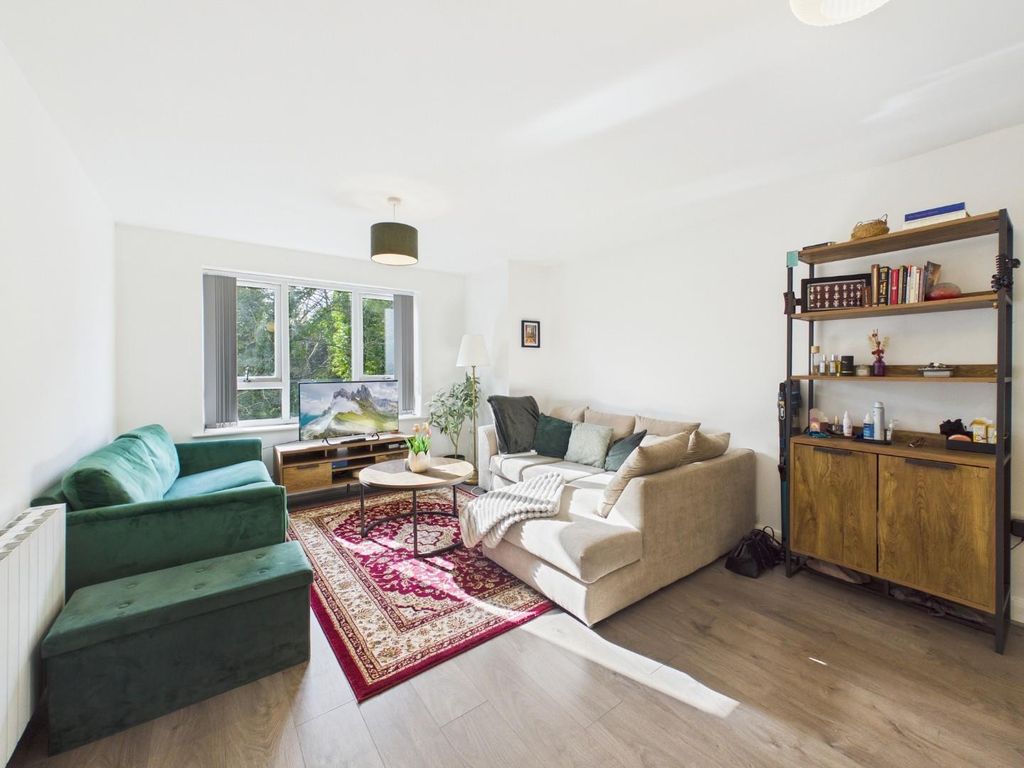 Property photo 2 of 8 Cam04899G0-Pr0318-Still005.Jpg