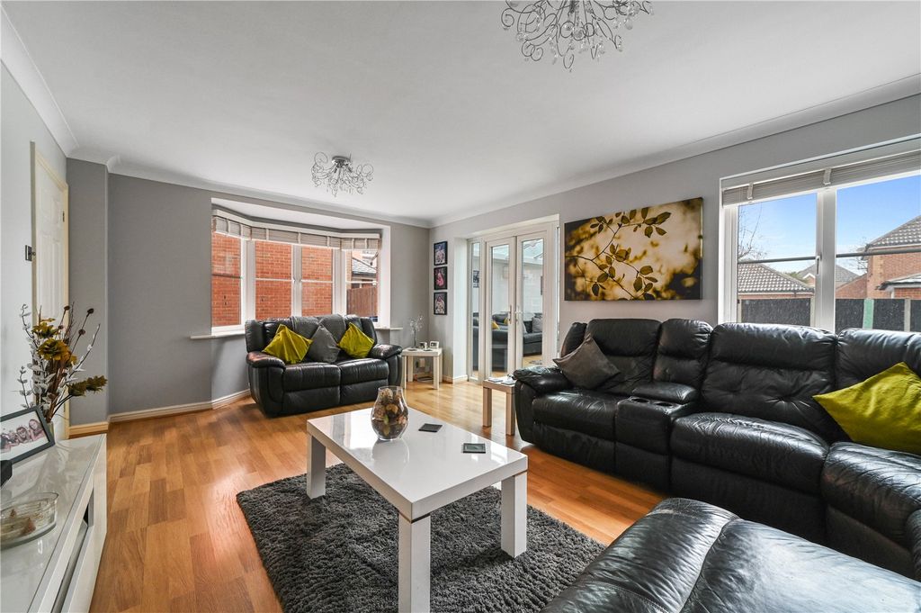 Property photo 2 of 25 Picture No. 21