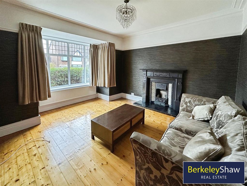 Property photo 2 of 24 Lounge