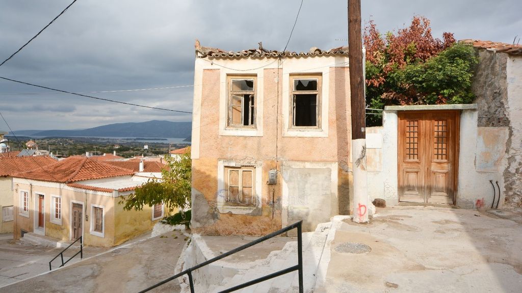 Property photo 2 of 16