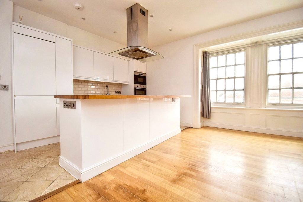 Property photo 2 of 23