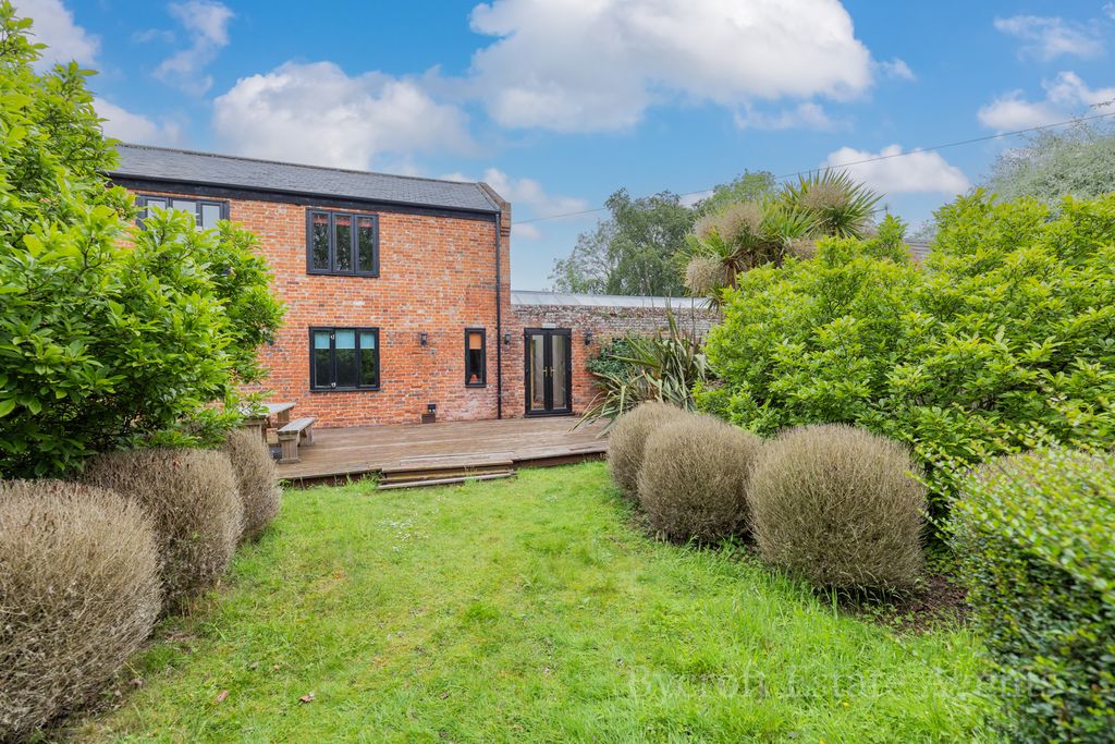 Property photo 2 of 28