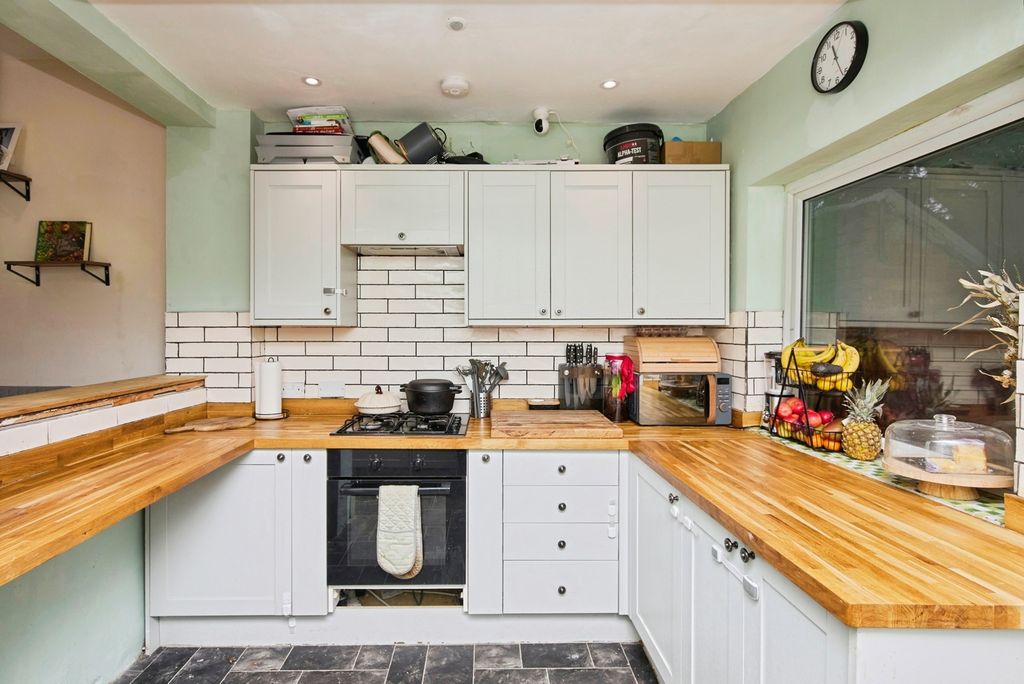 Property photo 2 of 20 Kitchen