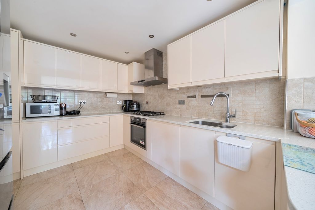 Property photo 2 of 21 Kitchen