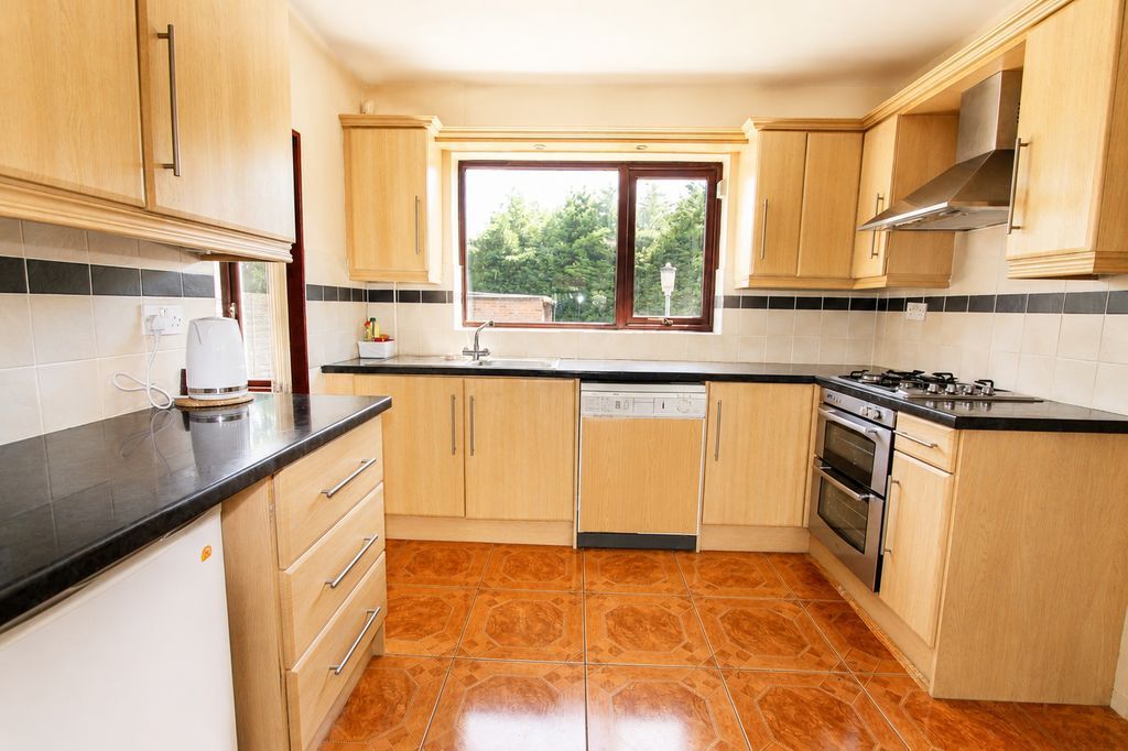 Property photo 3 of 12 Photo 10