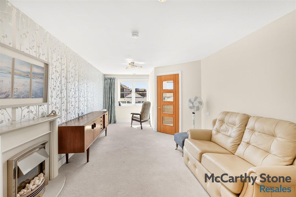 Property photo 3 of 24 8689809-Interior05.Jpg