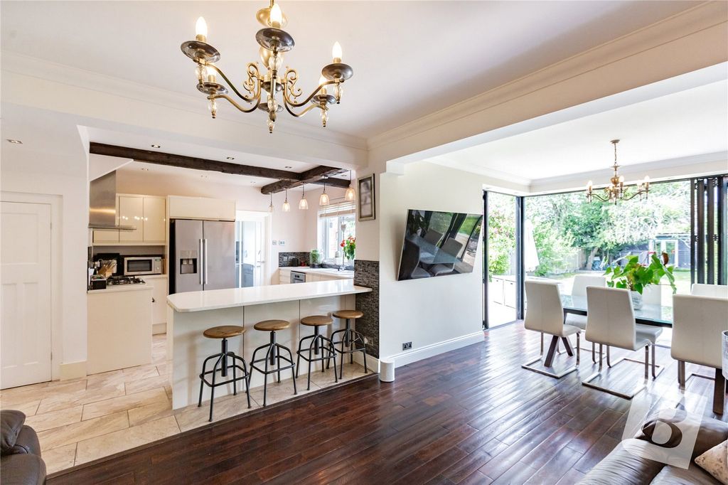 Property photo 2 of 33 Picture No. 13