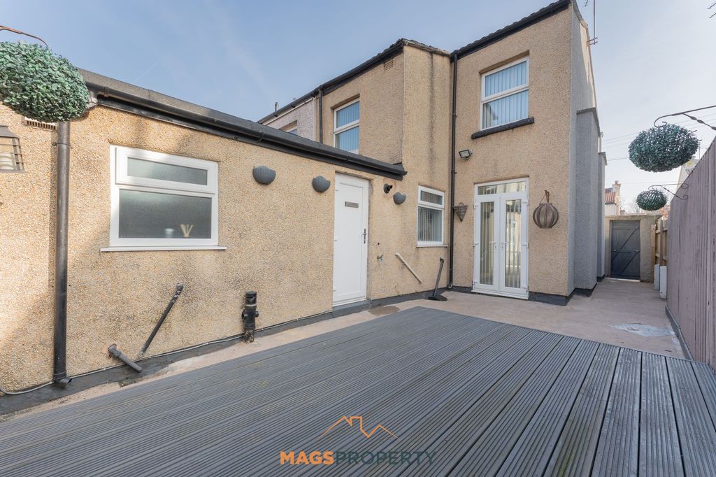 Property photo 2 of 26