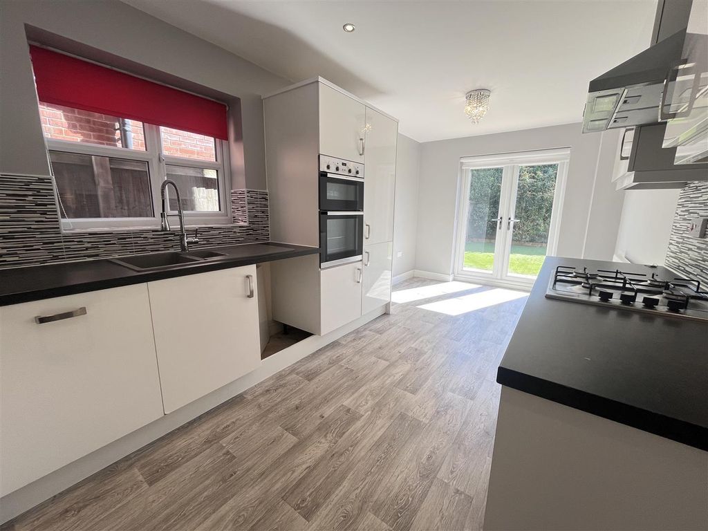 Property photo 3 of 15 Dining Kitchen