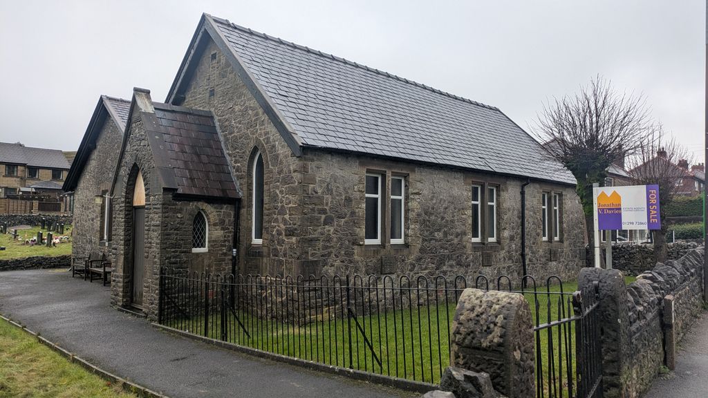 Property photo 1 of 8