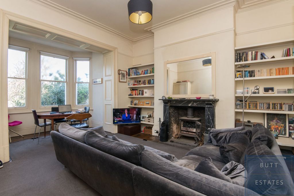 Property photo 2 of 9