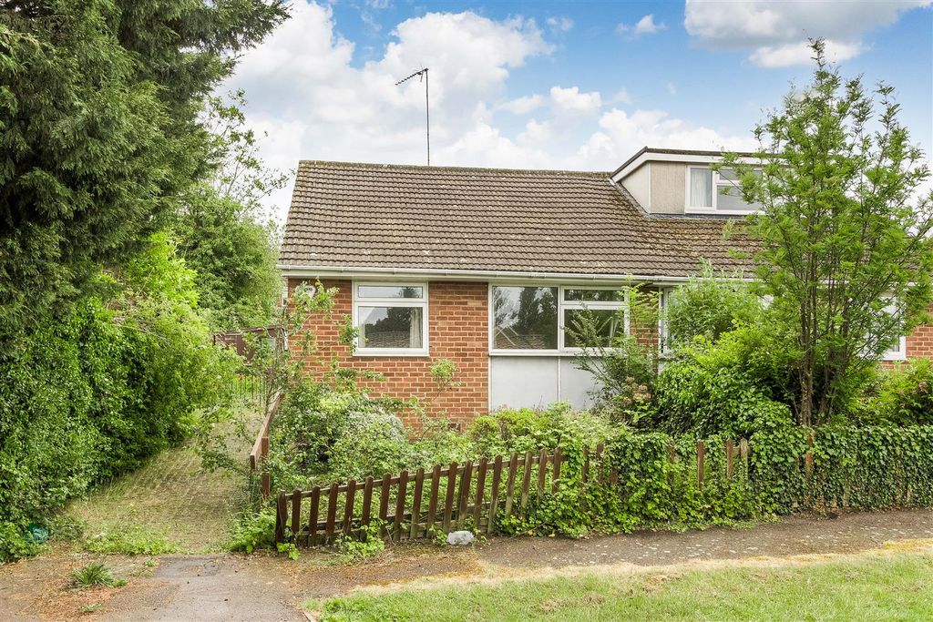 Property photo 1 of 11 Front Garden