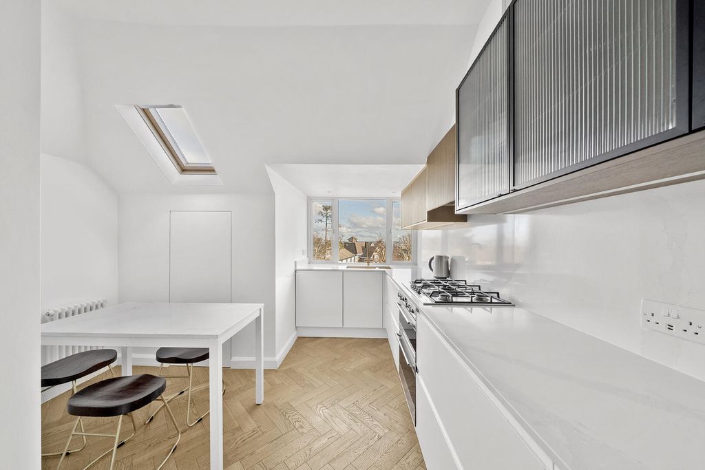 Additional image 5 of 3 bed flat for saleBycullah Road, Enfield EN2