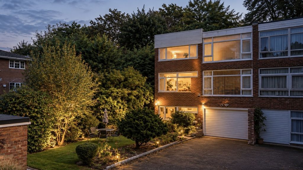 Property photo 1 of 22 4 Bed Semi-Detached House For Sale Ladybrook Road, Bramhall Sk7 3Ne