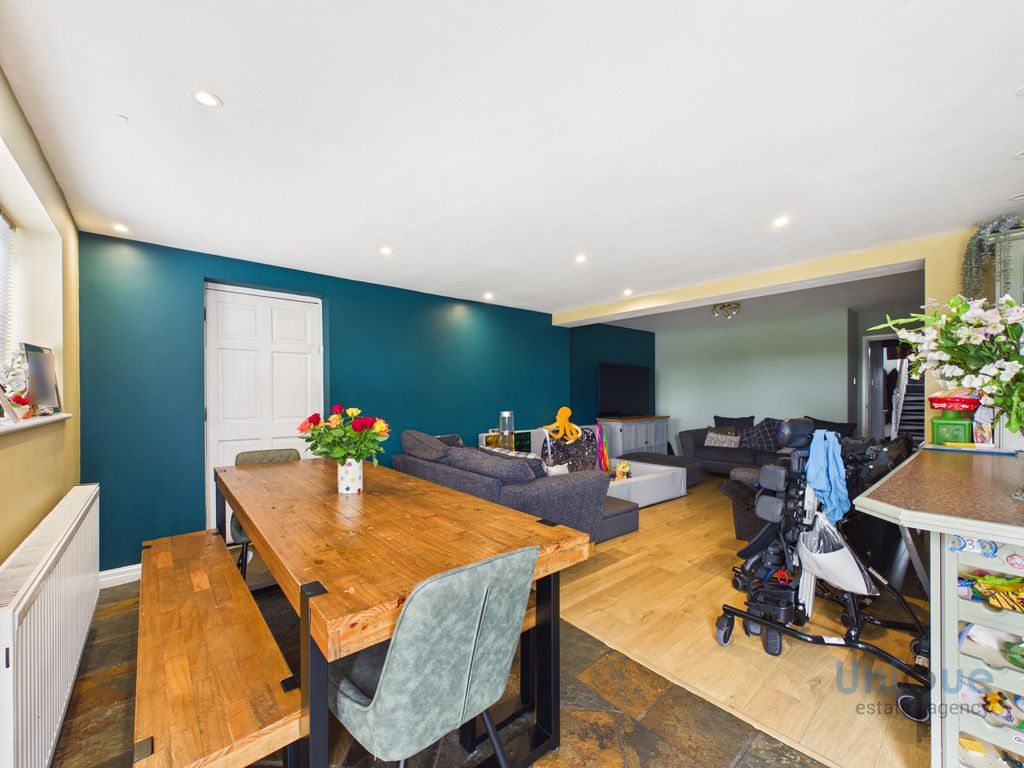 Property photo 3 of 27